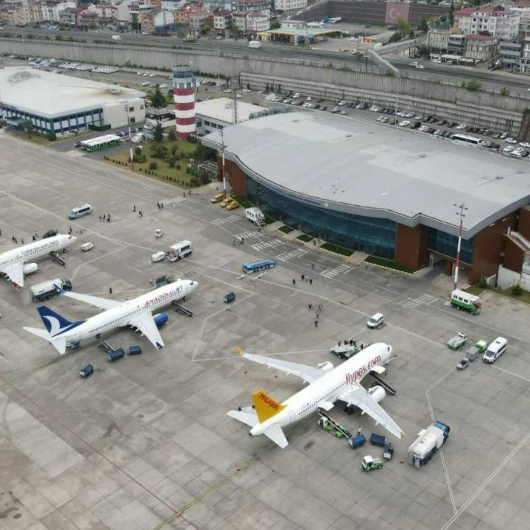 Trabzon Havalimanı Tarihinin En Yoğun Gününü Yaşadı