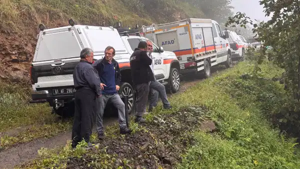 Trabzon'da Heyelan: Beton Kırma İşçisi Toprak Altında Kaldı