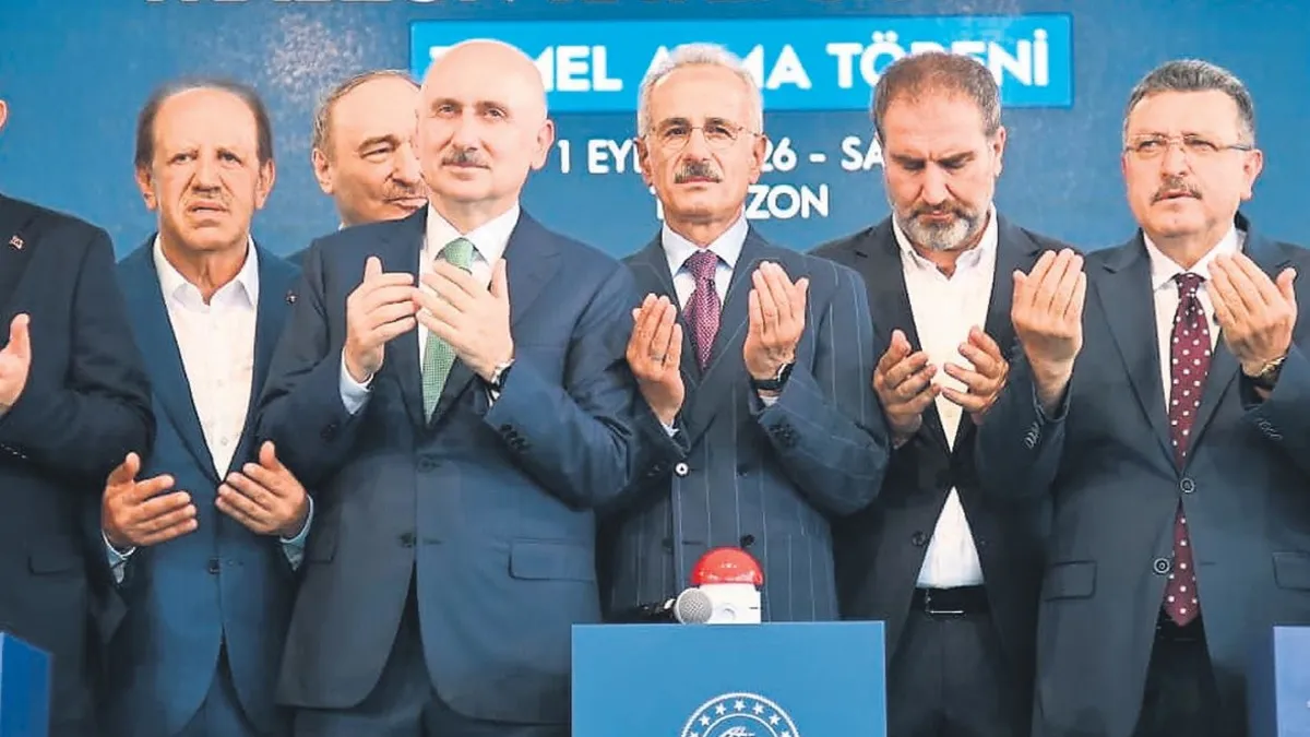 Trabzon'da Raylı Sistem İçin İlk Kazma Vuruldu