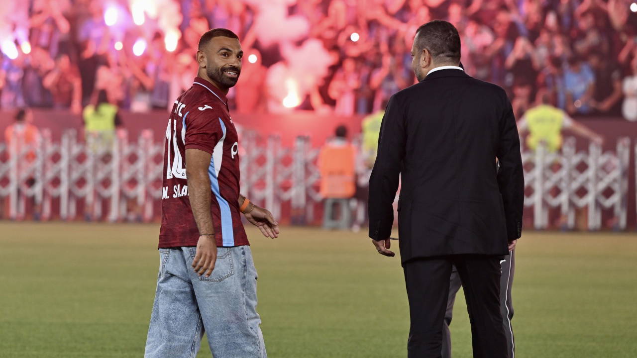 Trabzon'da Salah Çılgınlığı: Mısırlı Yıldız İmza Töreninde Taraftarla Buluştu