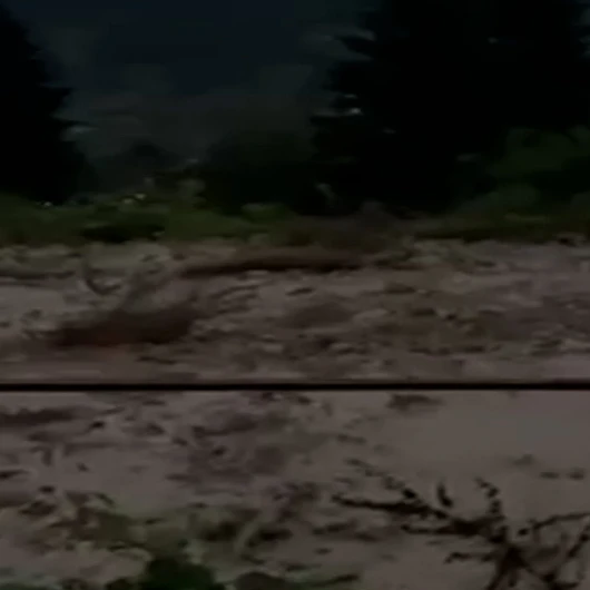 Trabzon'da Şiddetli Sağanak Sonrası Uzungöl Yolu Ulaşıma Kapandı