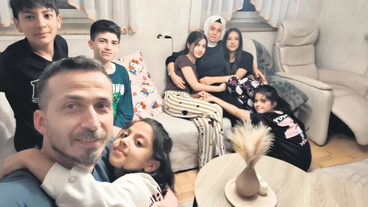 Trabzonlu çiftin Afgan kardeşlere koruyucu aile sevgisi