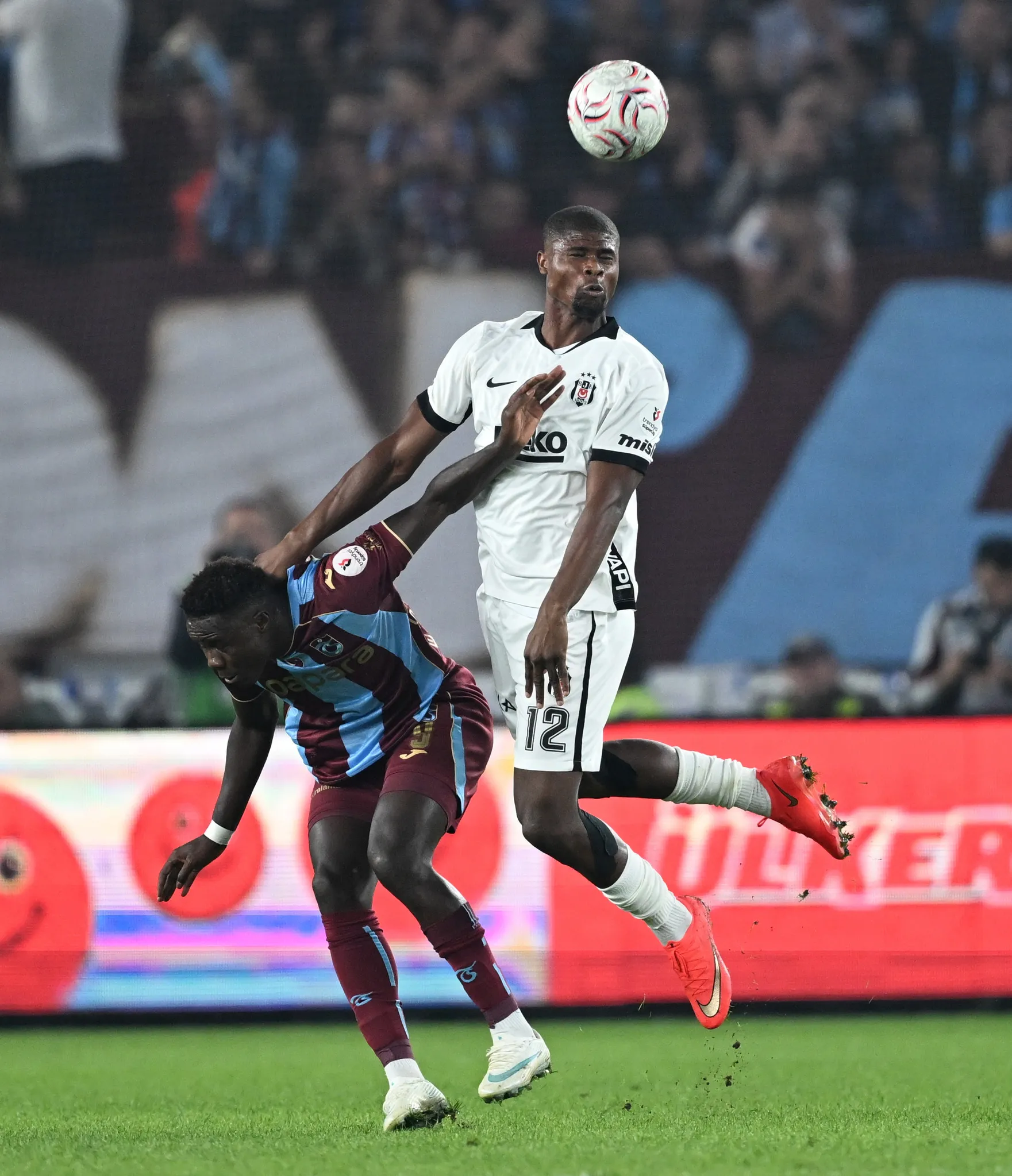 Trabzonspor derbide Beşiktaş'ı devirdi: Salah maçta yıldızlaştı