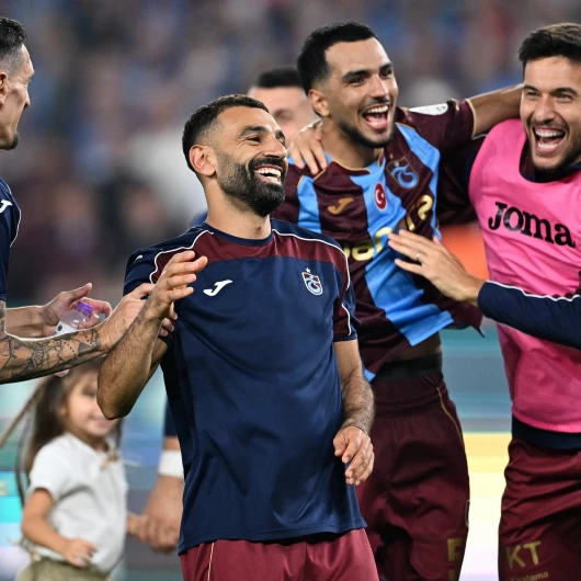 Trabzonspor'dan Galatasaray'a 4-0'lık Derbi Sonrası Göndermeli Paylaşımlar