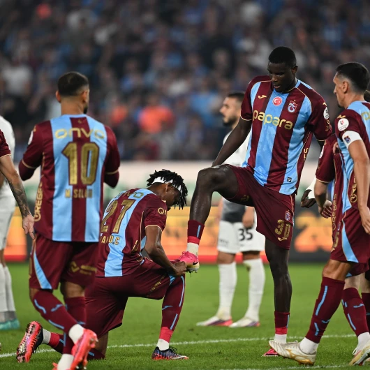 Trabzonspor Gençlerbirliği'ni 5-0 Yıktı: Onuachu'dan Çifte Gol