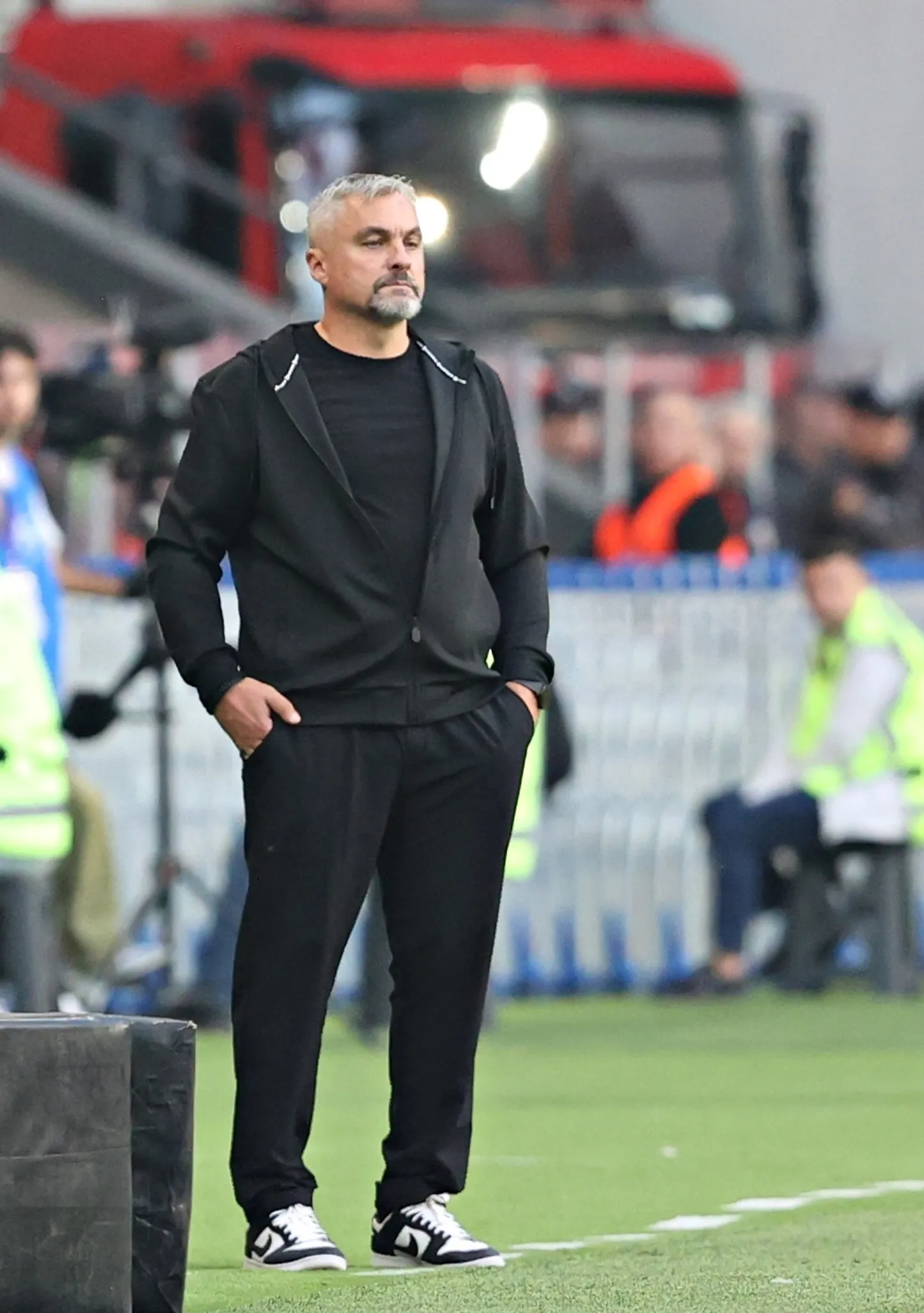 Trabzonspor'un Samsunspor galibiyetinde Melih Kabasakal'ın kırmızı kartı tartışması