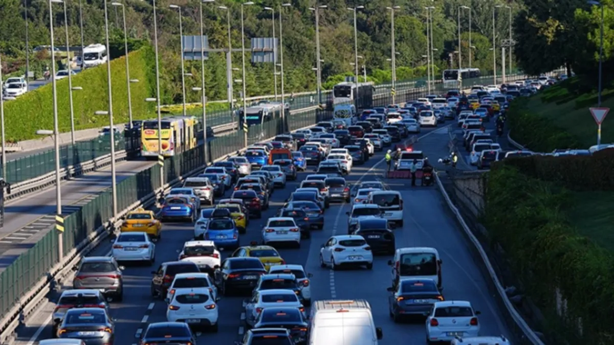 Trafik Kanunu Yönetmeliği Tamamlandı: Araç İçi Ekran ve Hoparlör Kullanımı Serbest