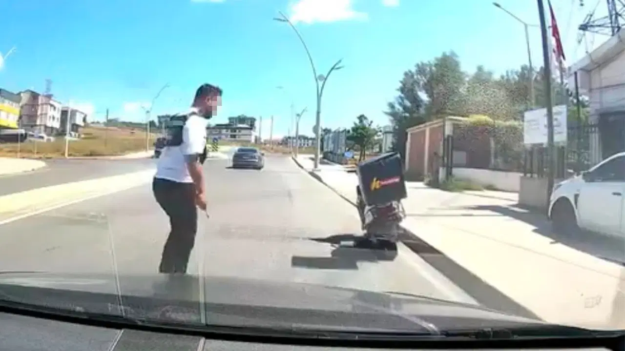 Trafikte telefon uyarısı yapan sürücüye tornavidalı saldırı