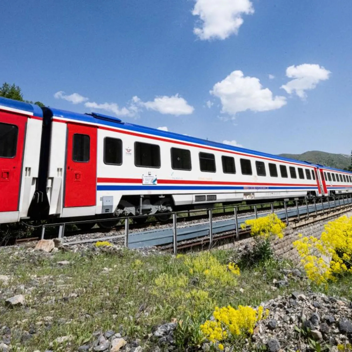 Tren Yolcuları Dikkat: Açık Bilet Süresi Yarıya İndirildi
