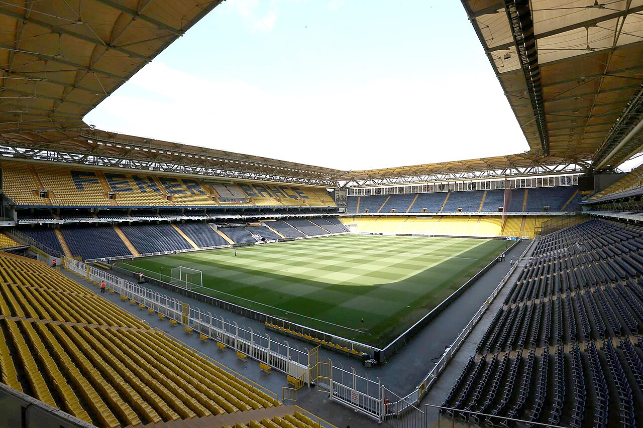 TRT 1 Fenerbahçe-Lyon Maçını Canlı Yayınlayacak: Frekans ve İzleme Rehberi