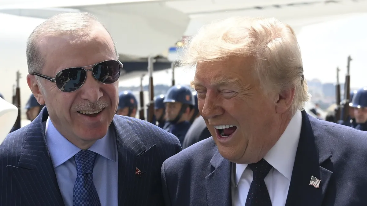 Trump'ı Ankara'da Türkçe 'Merhaba Asker' Selamı Karşıladı