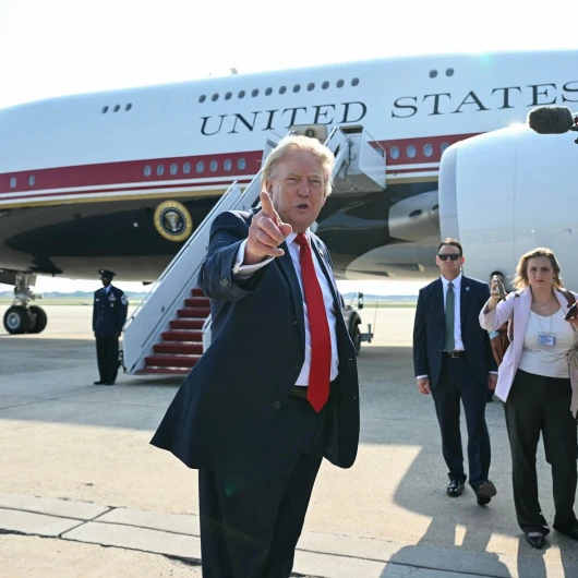 Trump, CNN Muhabirlerini Air Force One'dan Men Etti