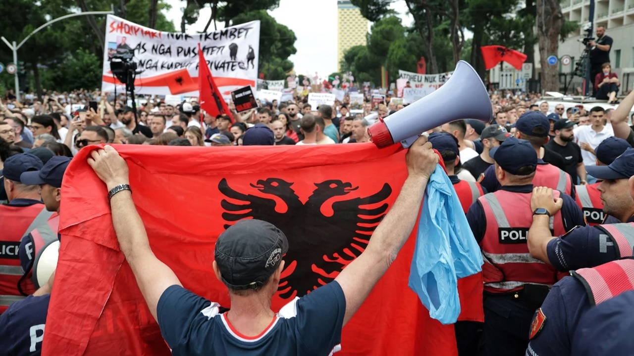 Trump'ın damadı Arnavutluk'ta protestoları tetikledi: Eylemler Yunanistan ve İtalya'ya sıçradı