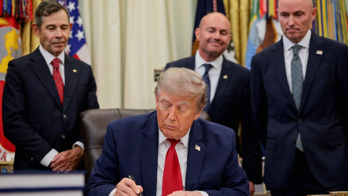 Trump: Hürmüz Boğazı tüm gemi trafiğine açık, İran dışında