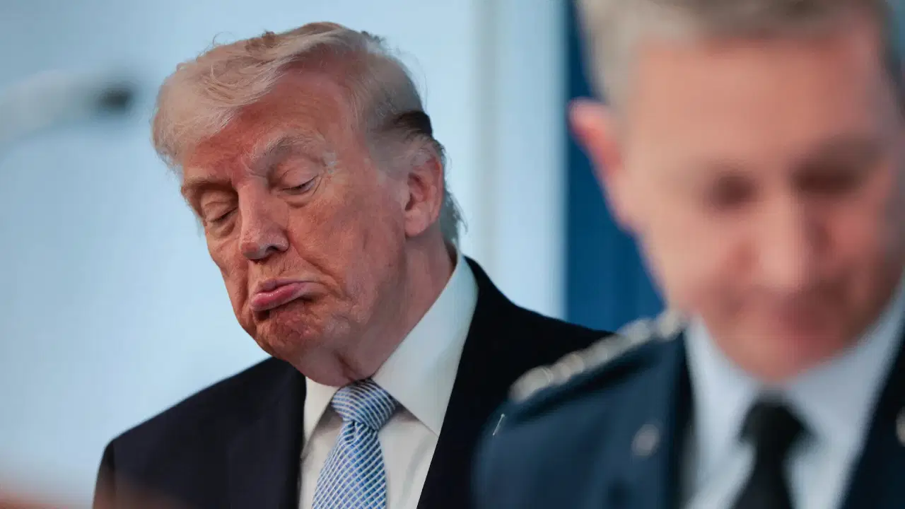Trump'tan Hürmüz Boğazı tehdidi: 'Olmazsa Hegseth işi bitirecek