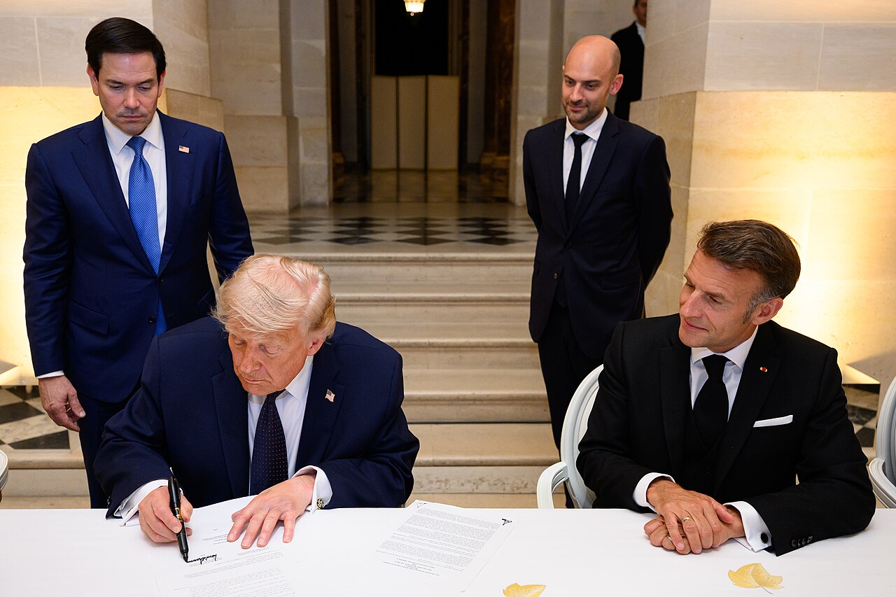 Trump: İran 'Lütfen Ablukayı Kaldırın' Diye Yalvarıyor