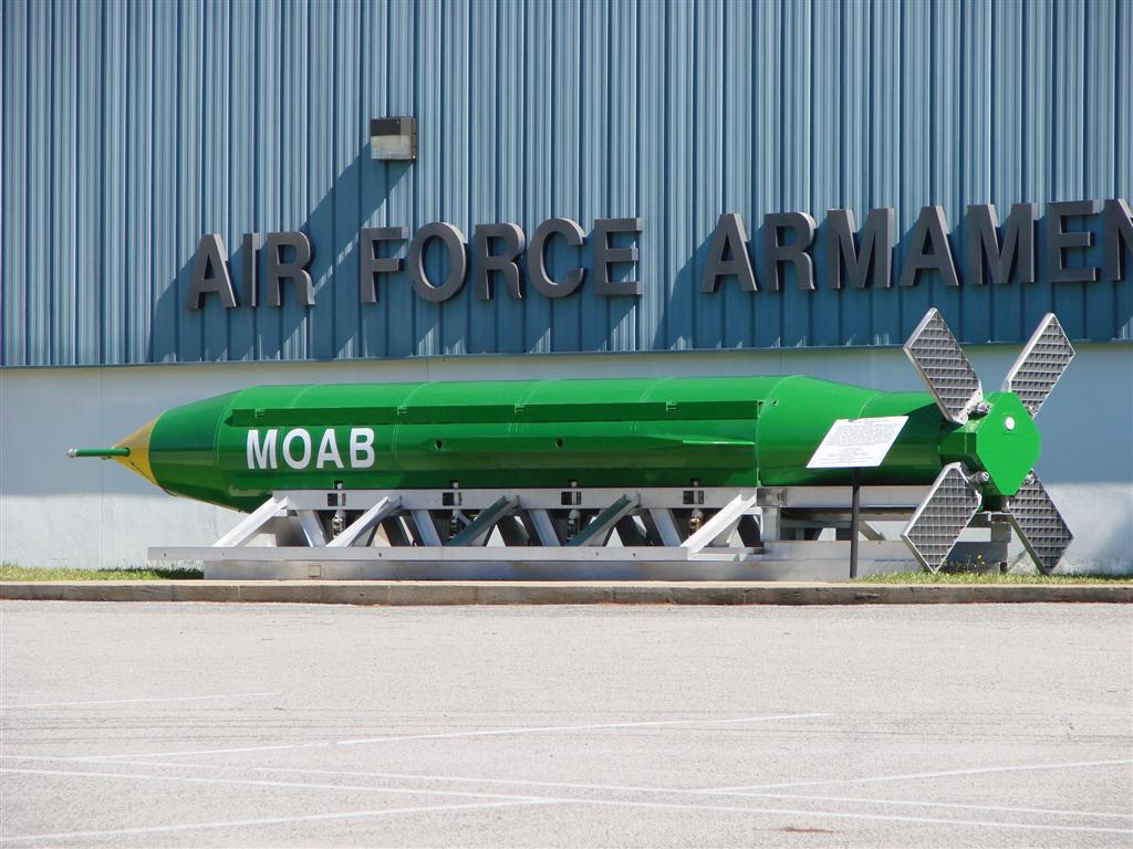 Trump'tan İran'a 'tüm bombaların anası' tehdidi: MOAB masada