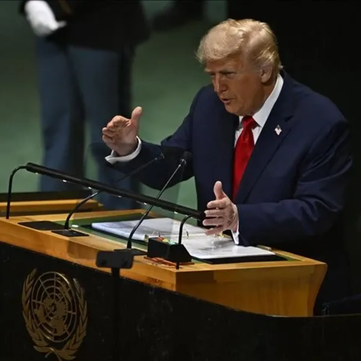 Trump'tan İran'a diyalog sinyali: Pezeşkiyan ile görüşmeye hazırım