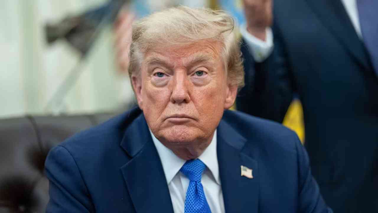 Trump'tan İran'a 'Teslim Olun' Çağrısı, Umman'a Bombardıman Tehdidi