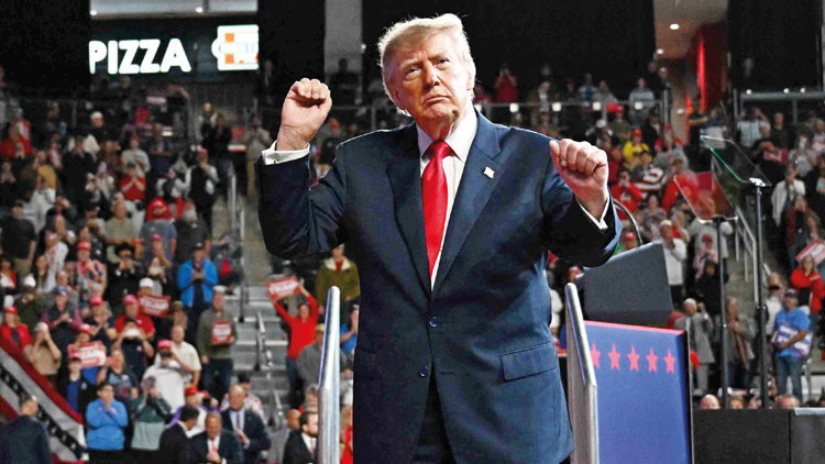 Trump'tan İslam Karşıtı Söylem: Demokrat Aday Hedefte