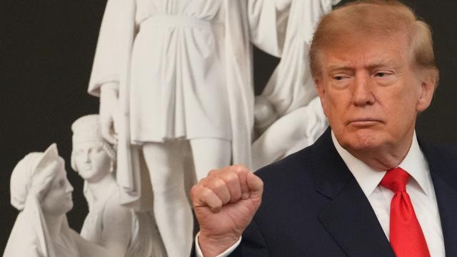 Trump'tan Kolomb Günü'nde Dizel Açıklaması