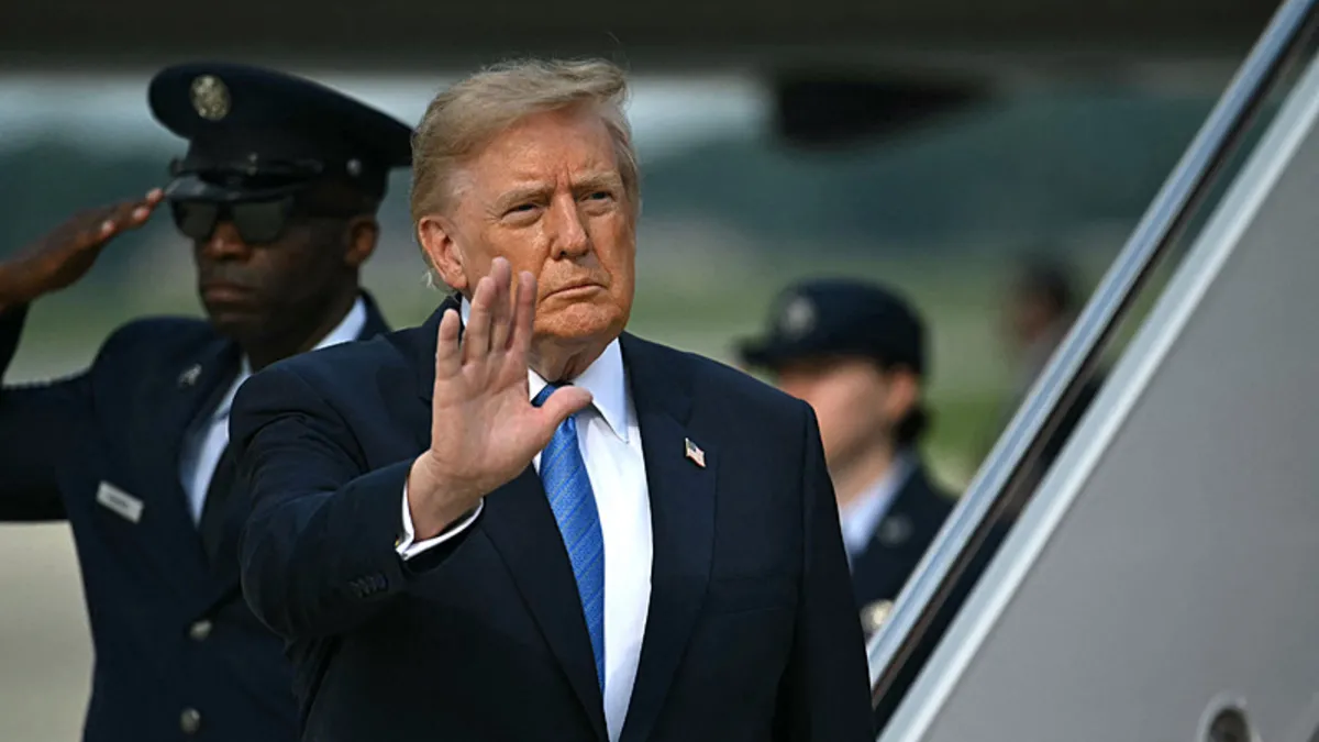 Trump'tan Lark Adası Sonrası İlk Açıklama: İran Çökmüş Ulus