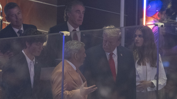 Trump'a NBA Final Maçında Seyircilerden Yuh Protestosu