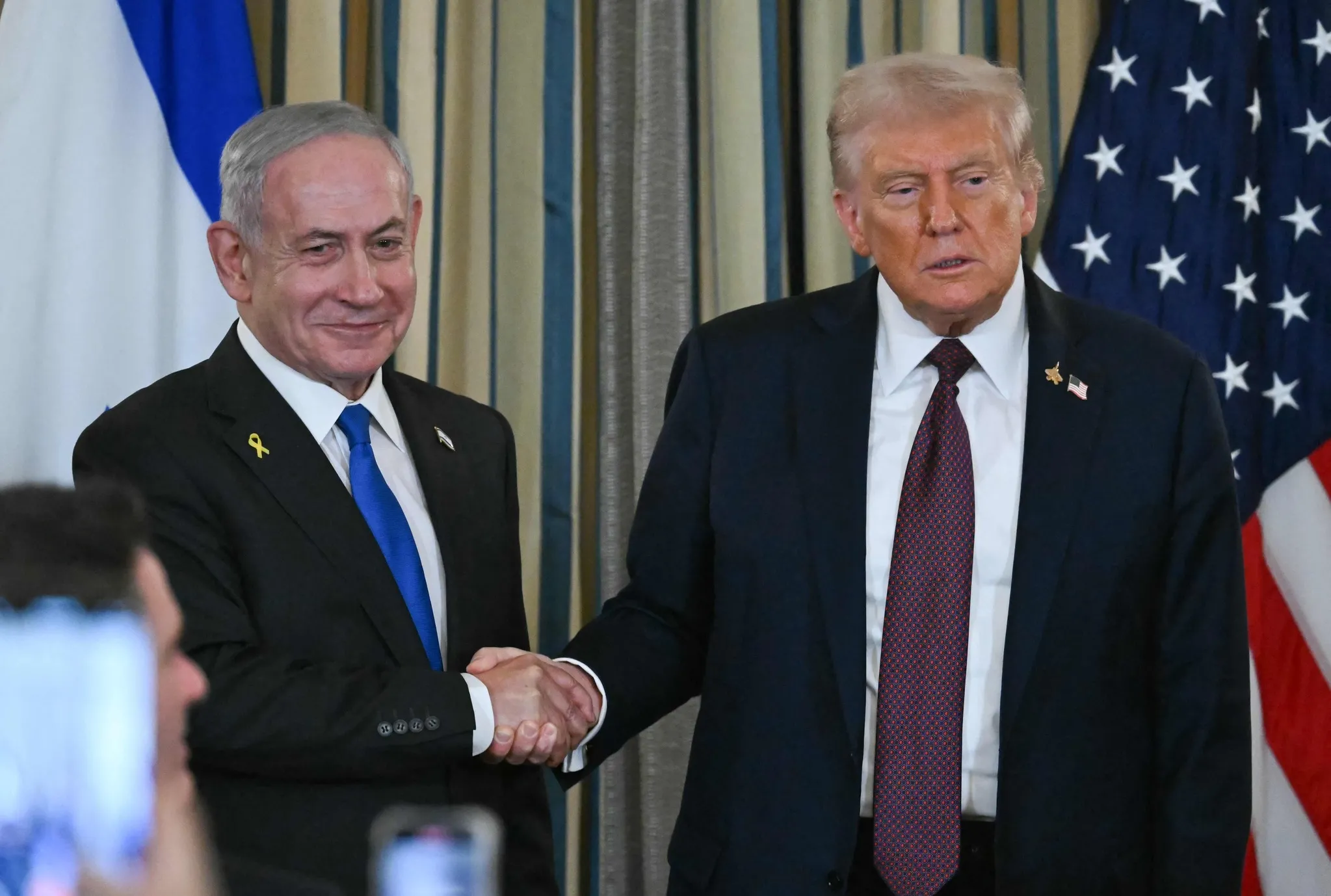 Trump, Netanyahu'yu Beyaz Saray'da Gizli Görüşmeyle Kabul Etti