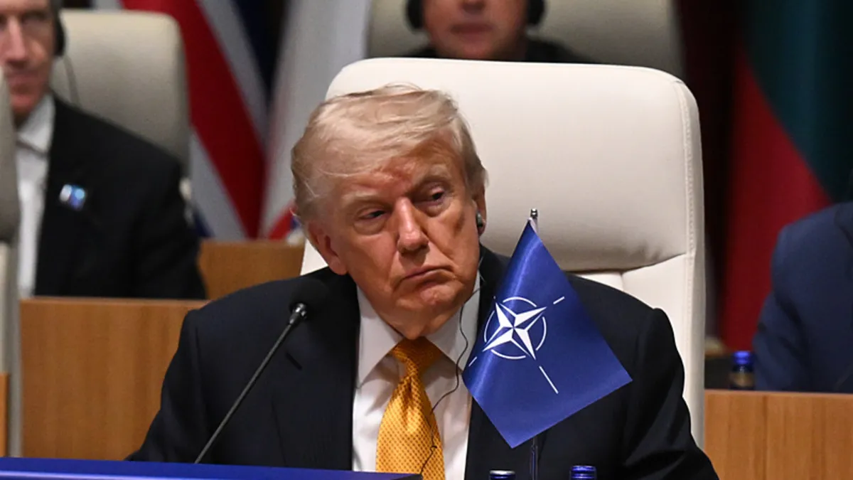 Trump'tan Suriye Açıklaması: Terör Listesinden Çıkarılacak