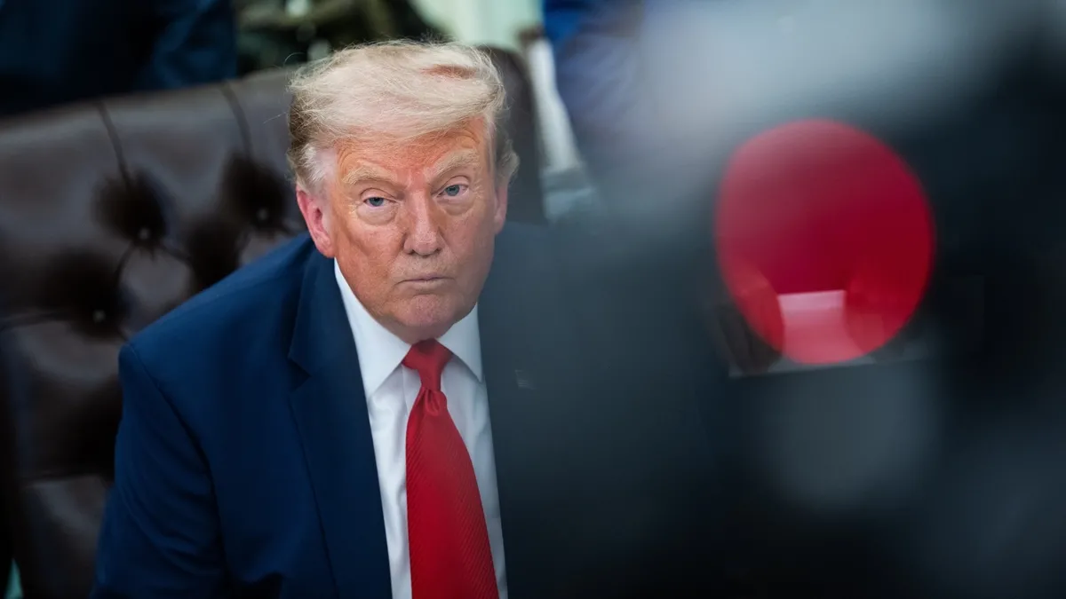 Trump'ın Uçağında İran Planı: 14 Günlük Hava Saldırısı Gündemde