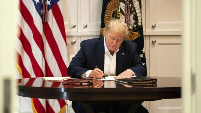 Trump Yapay Zeka Kararnamesi İmzaladı: Küresel Liderlik Hedefleniyor