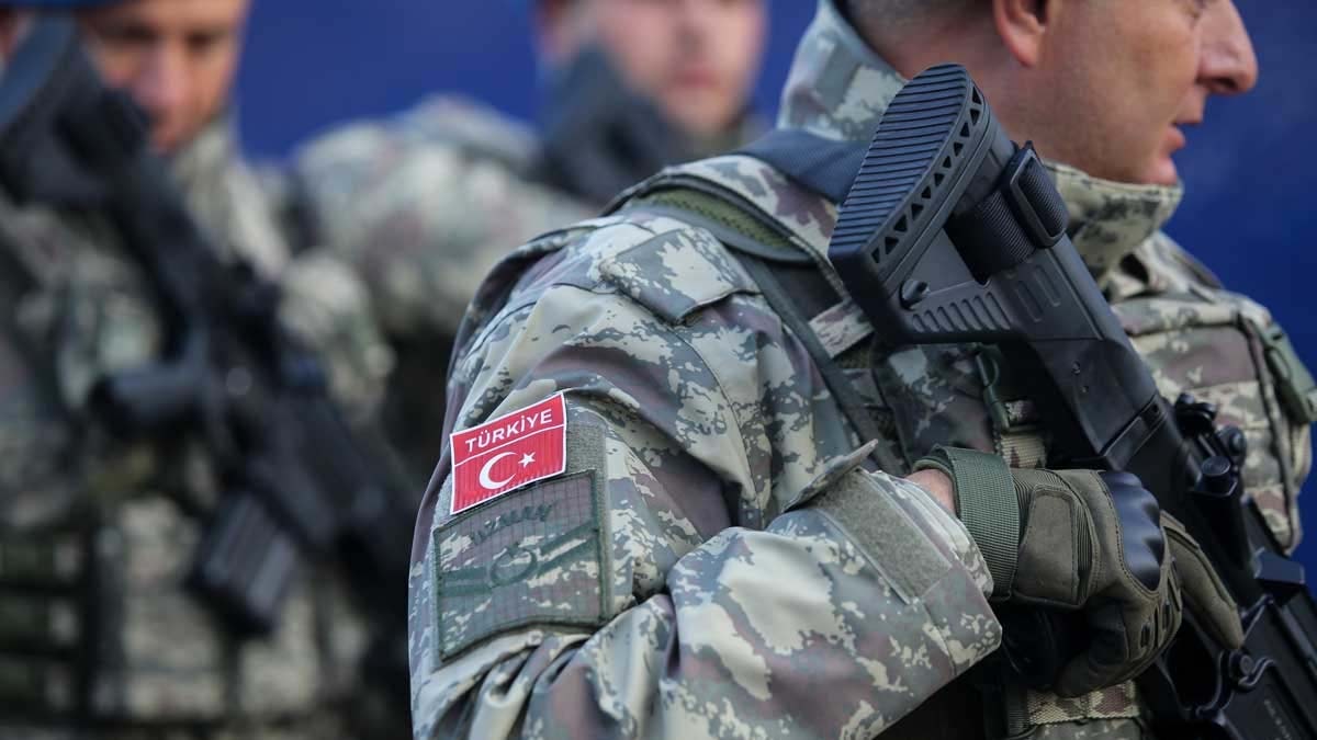 TSK sözleşmeli erbaşlara 7 yıl sonra kamu mesleği yolu