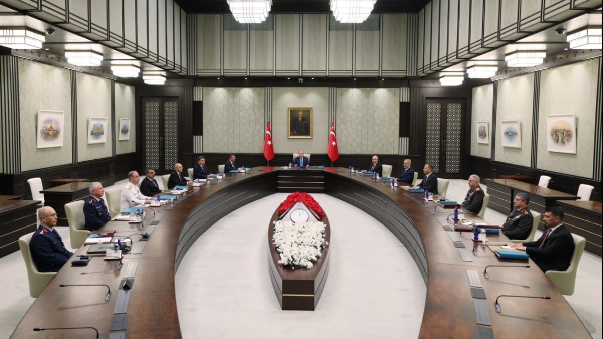 TSK'da YAŞ Heyecanı: 332 Paşa ile İlk Kadın Amiral Gökçen Fırat Terfi Bekliyor