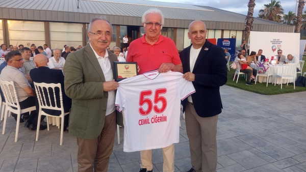 TSYD'den muhabirimiz Cemil Ciğerim'e onur plaketi