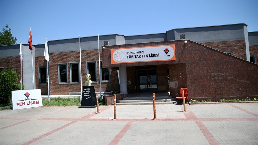 TÜBİTAK Fen Lisesi'nden YKS'de Tarihi Başarı: İlk 100'de 7 Öğrenci