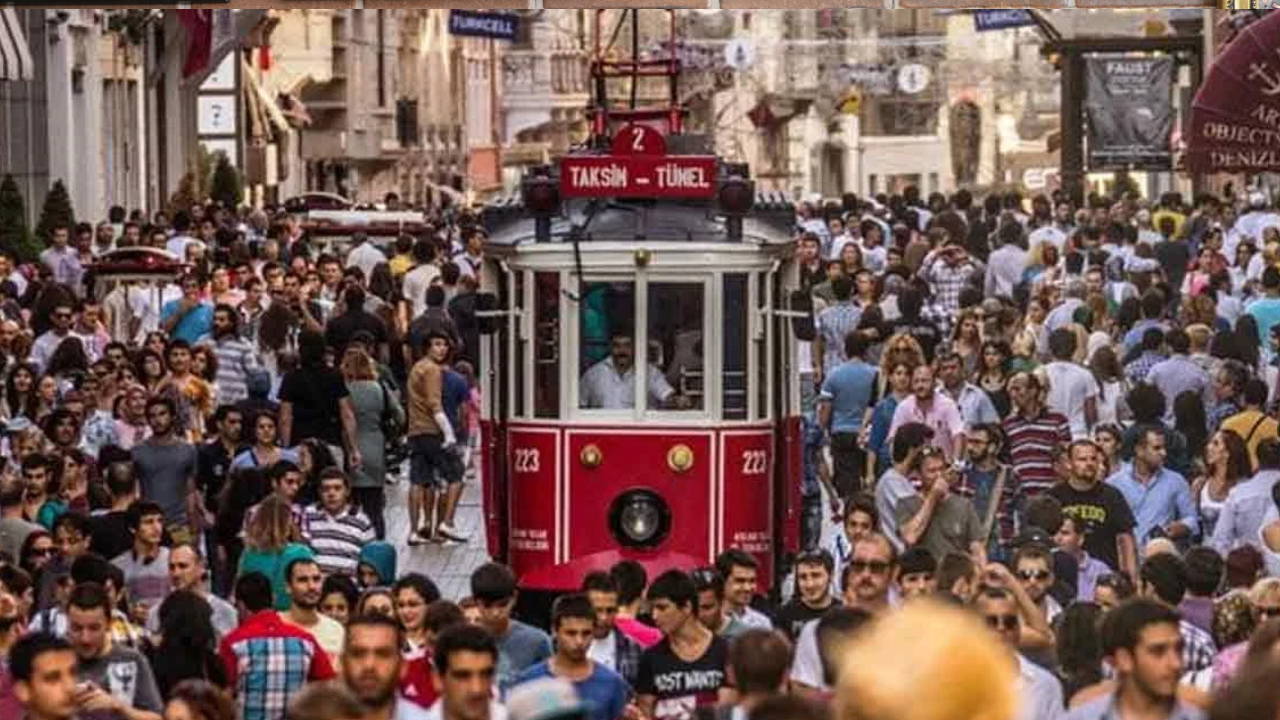 Türk halkı günde 8 saat 49 dakika uyuyor: Kitap ve gazeteye ayrılan süre azaldı