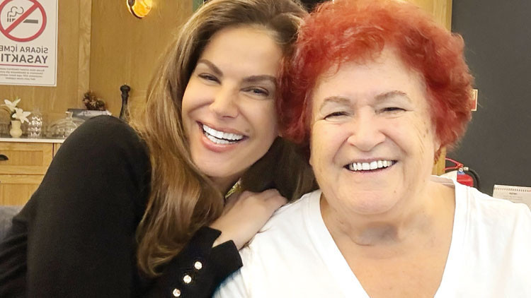 Tülin Şahin ve Selda Bağcan Hastanede Karşılaştı