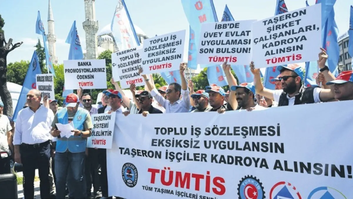 TÜMTİS üyeleri İBB önünde taşeron hakları için protesto yaptı