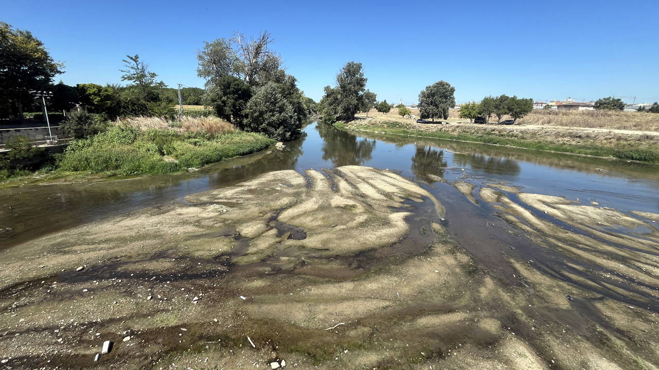 Tunca Nehri'nde Kum Adacıkları Gün Yüzüne Çıktı