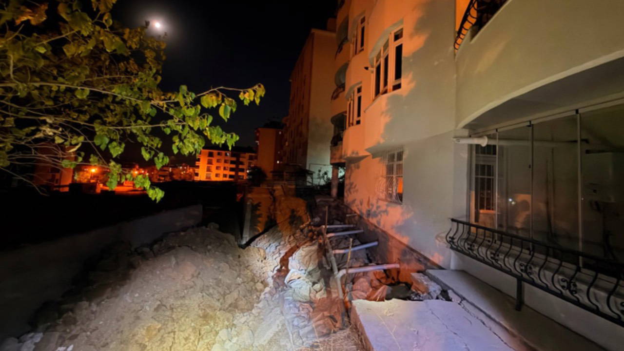 Tunceli'de İnşaat Kazısında Toprak Kayması: 5 Katlı Bina Tahliye Edildi