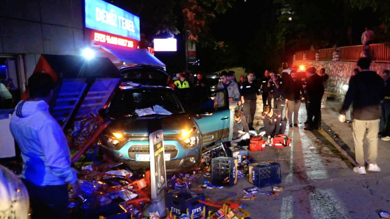 Tunceli'de otomobil büfeye çarptı: 5 yaralı