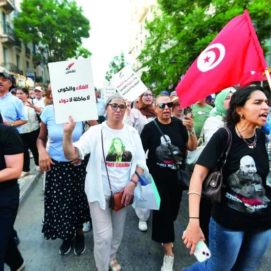 Tunus'ta Gösteriler Dalga Dalga Yayılıyor: Ekonomik Kriz ve Siyasi Gerilim