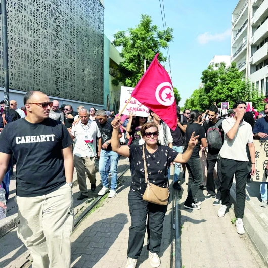 Tunus'ta Kays Said'e Karşı Büyük Protesto: Gençler, Sendikalar ve Muhalefet Sokakta