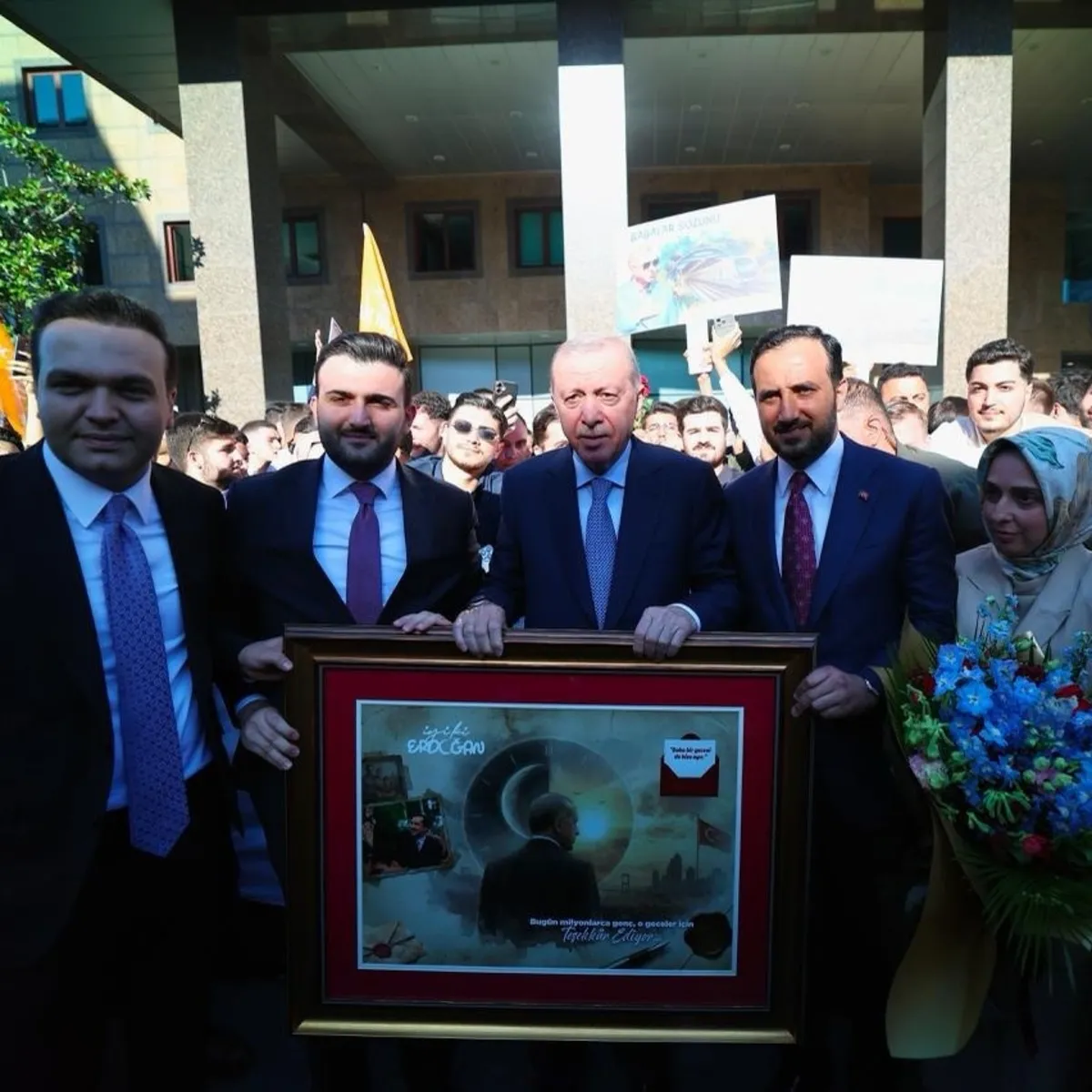 TÜRGEV'in 30. Yılında Erdoğan'a Gençlerden Babalar Günü Jest