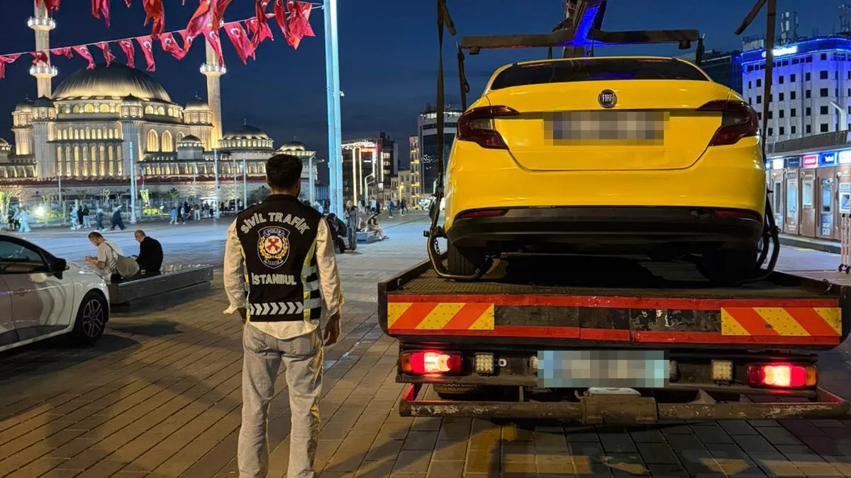 Turiste taksimetre açmayan şoföre ağır ceza: Trafikten men edildi