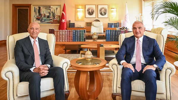Turizm Bakanı Ersoy, ABD Büyükelçisi Barrack ile Görüştü
