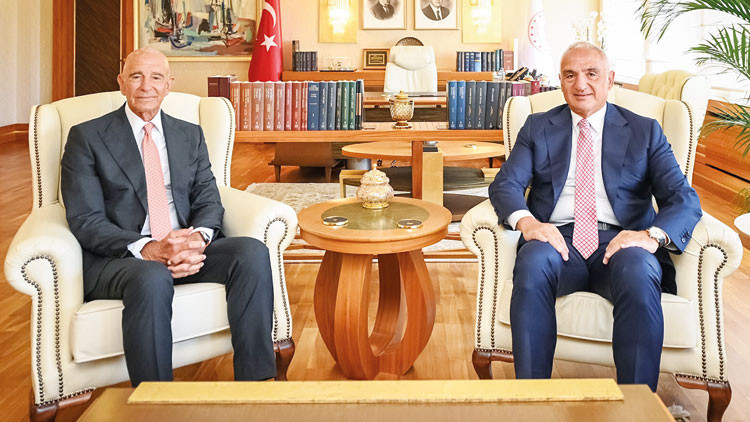 Turizmde Yeni Dönem: Bakan Ersoy ABD Büyükelçisi Barrack'ı Kabul Etti