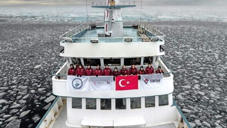Türk araştırmacılar 81 derece kuzeyde deniz buzunda bilim yapacak