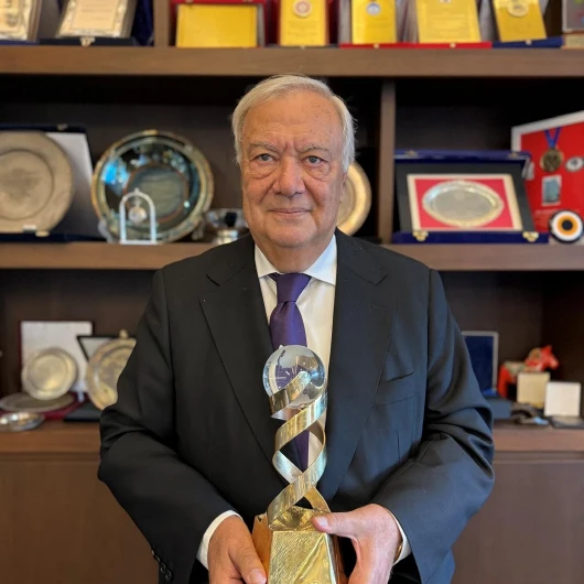 Türk Cerraha Altın Nöron Ödülü: Prof. Dr. Pamir'e WANS'tan Büyük Onur