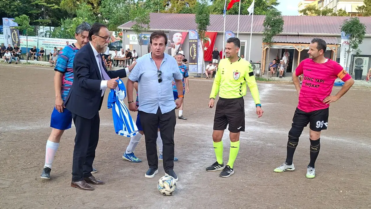 Türk futbolunun efsaneleri Yüce Spor Veteranlar Turnuvası'nda buluştu